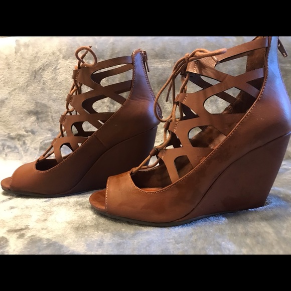 SALE! 💛Leather Sandal!💛 - Picture 2 of 5